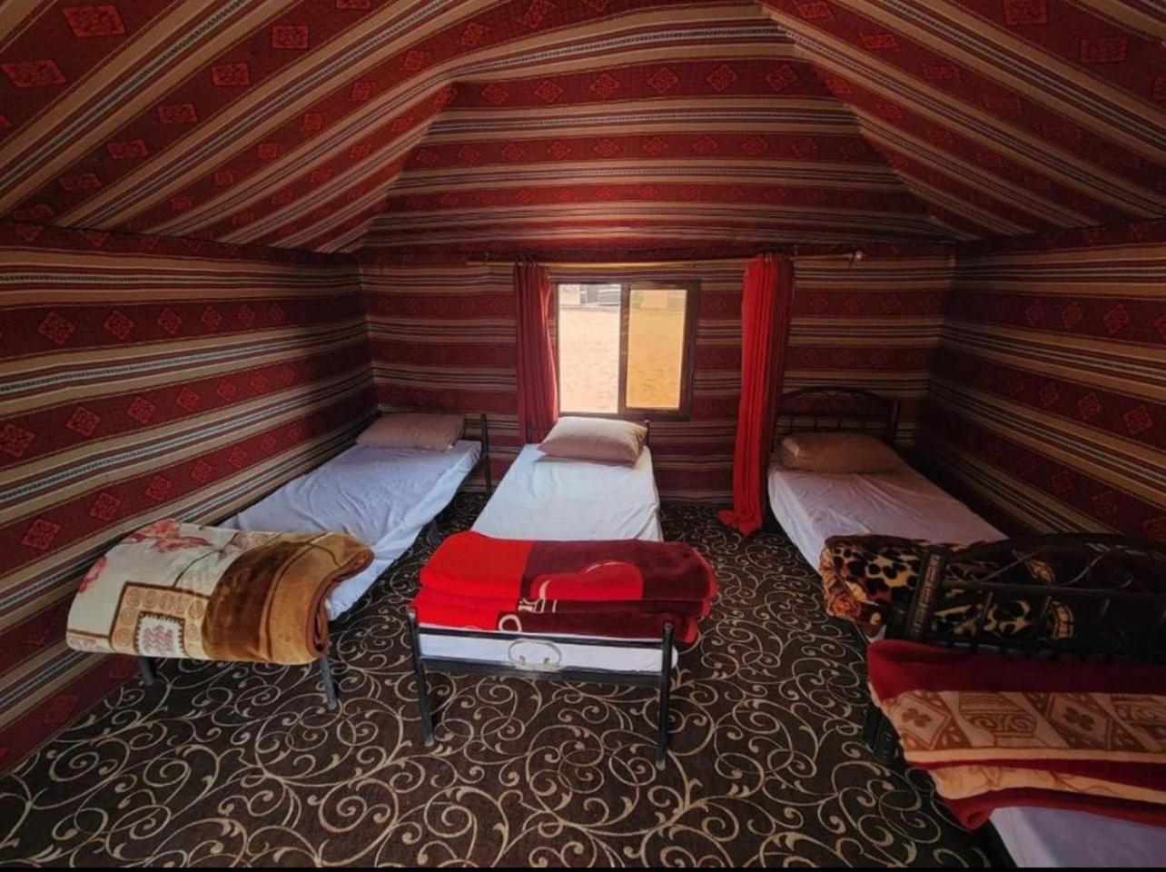 Hotel Bedouin Bunch Camp à Wadi Rum Extérieur photo