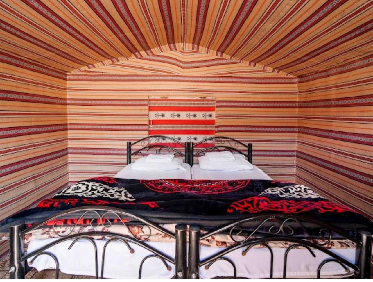 Hotel Bedouin Bunch Camp à Wadi Rum Extérieur photo