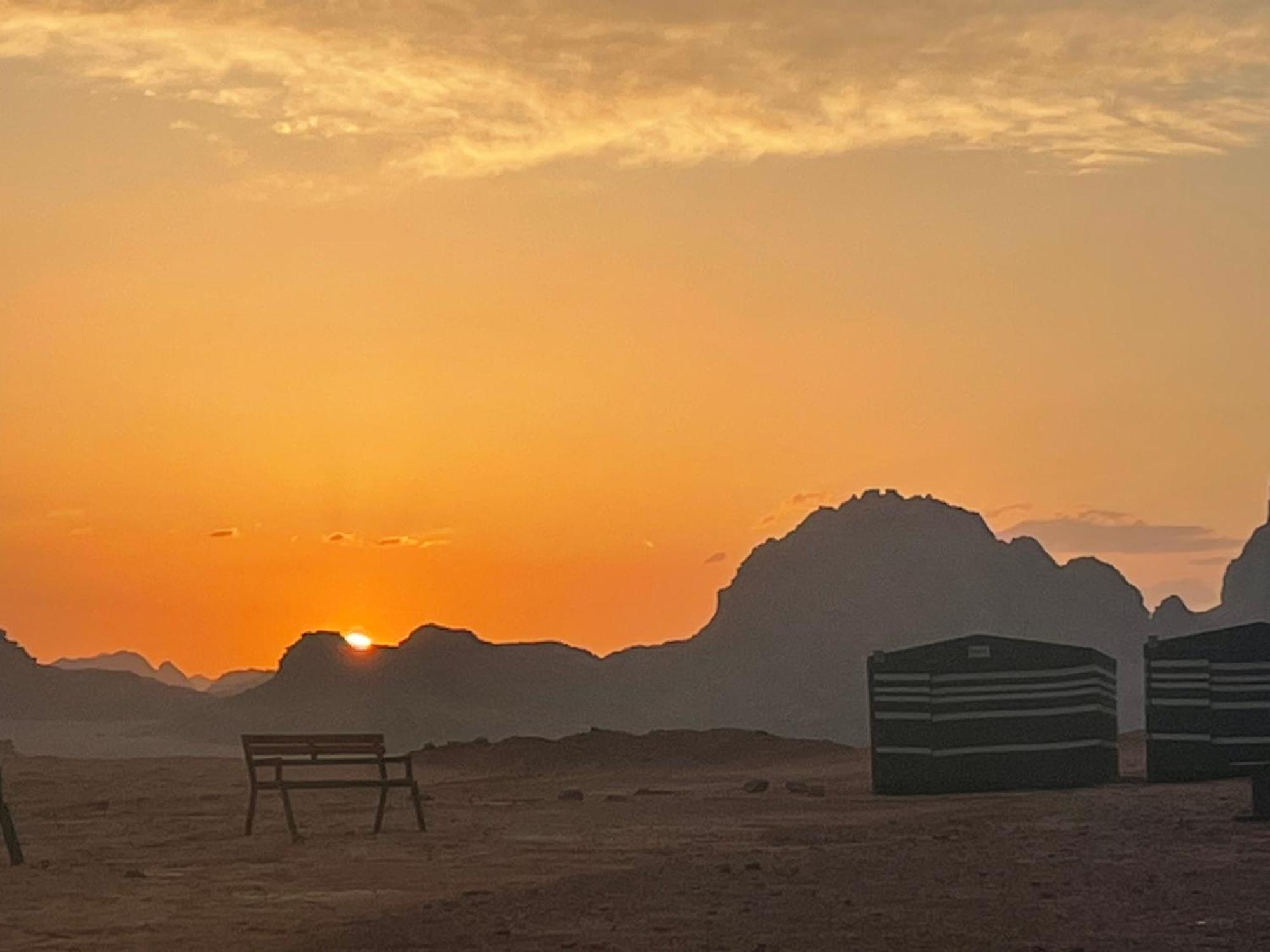 Hotel Bedouin Bunch Camp à Wadi Rum Extérieur photo